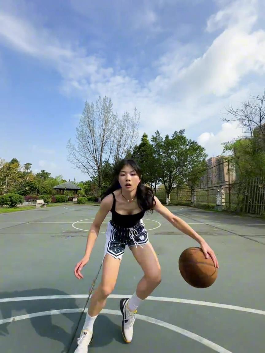 看著有點實力，敢背打我不？
